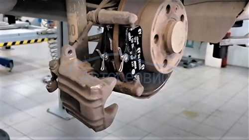 Как заменить тормозные колодки на автомобиле Шкода Рапид — подробная инструкция с фото и пошаговым описанием