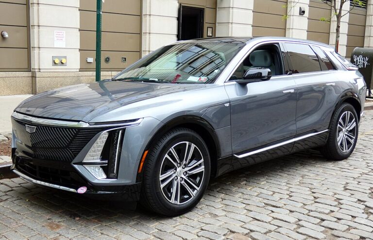 Cadillac Lyriq из США: совместимость зарядки, состояние батареи и электронные функции